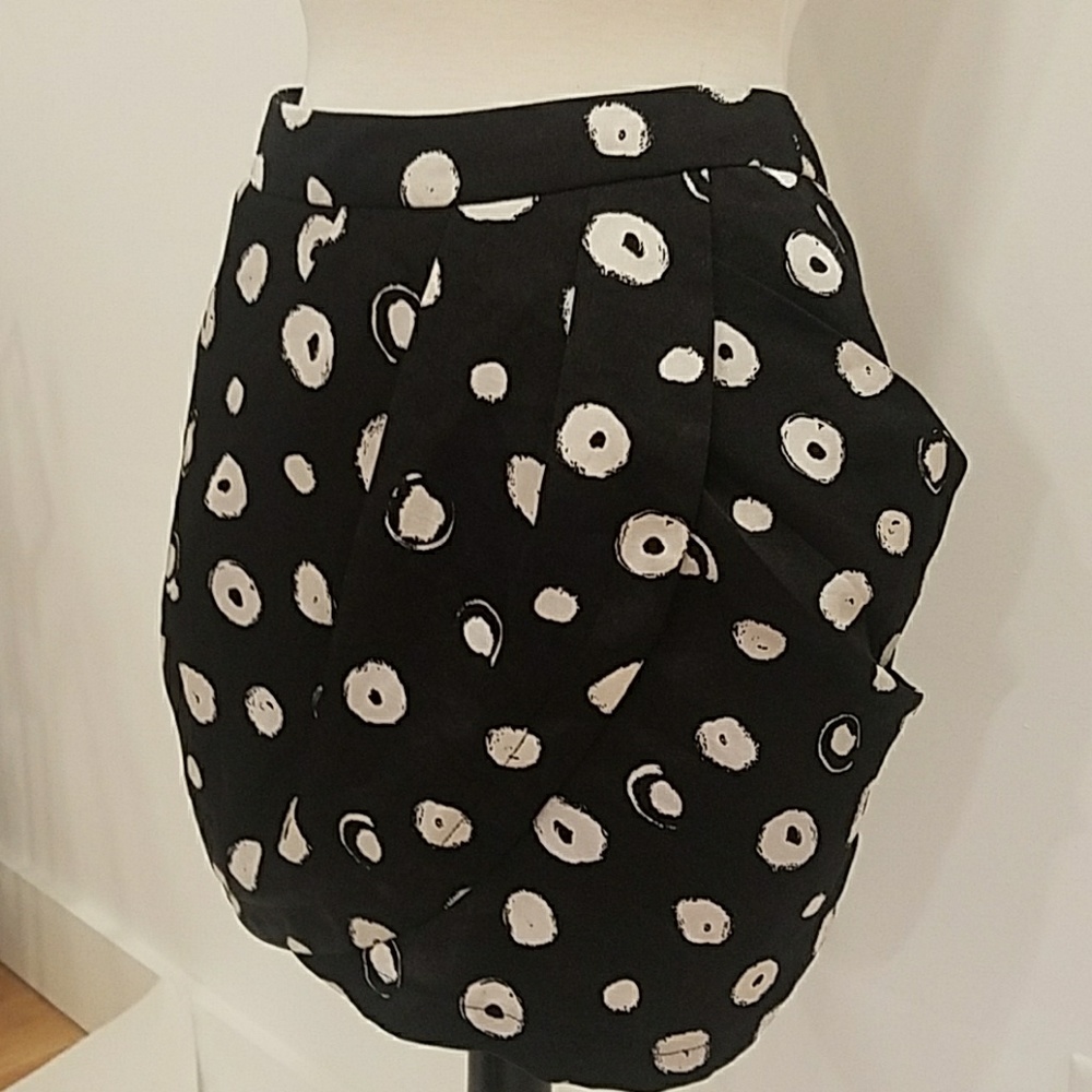 Black and white skirt season js